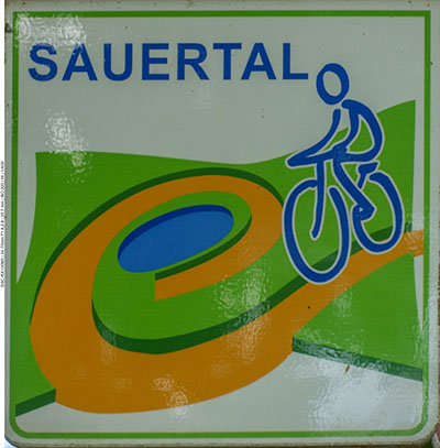 Kennzeichnung des Sauertal-Radwegs auf der Deutschen Seite, leider nicht immer durchgängig :-)