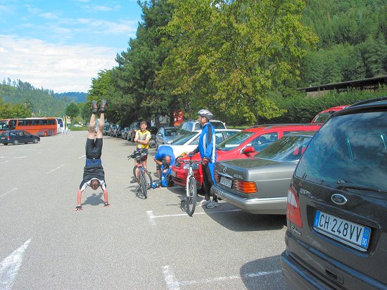 Treffpunkt beim Vogtsbauernhof, immer noch zuviel Kraft übrig ;-)