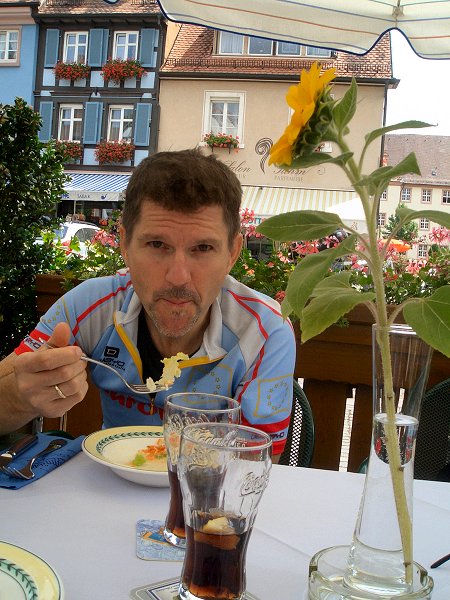 Mittagessen in Gengenbach, Joachim schmeckt's