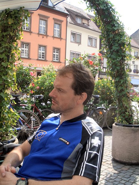 Markus wartet auf das Hauptgericht