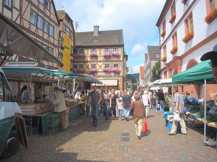 Buntes Treiben in Lohr/Main