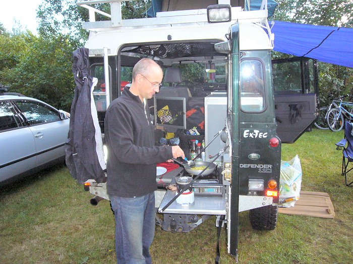 Jürgen beim Essen kochen