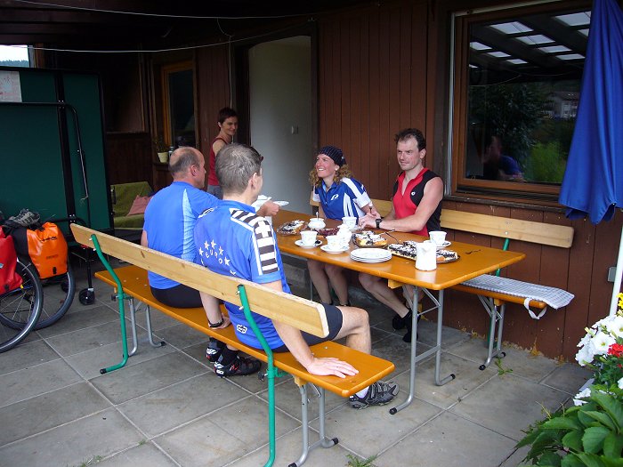 Endlich beim langersehnten Kaffee und Kuchen bei Reinhards Eltern