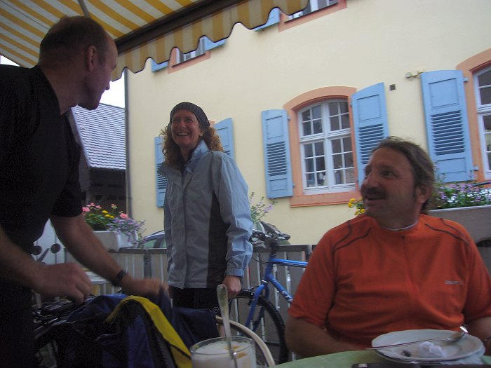 Das Gewitter tut der Stimmung keinen Abbruch