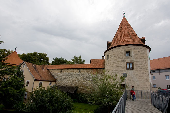 Schanzmauer mit Scheibleinsturmaus dem 14./15. Jahrhundert. Der einzige noch existierende runde Turm der Stadtmauer.