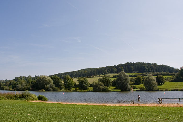 Am Hahnenkammsee, Vroni die Wasserratte ist schon im See