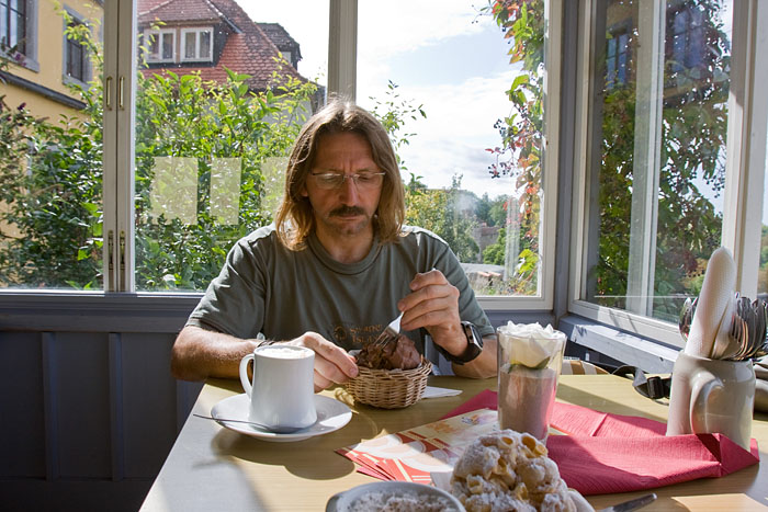 Eine kulinarische Spezialit&auml;t in Rothenburg sind die "Schneeb&auml;lle"
