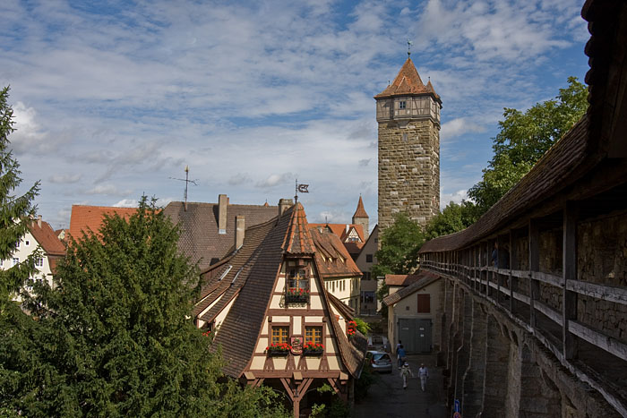Einer der zahlreichen T&uuml;rme mit Stadttor