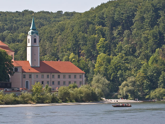 Das Kloster, mit der &auml;ltesten Klosterbrauerei der Welt, liegt malerisch im Donautal