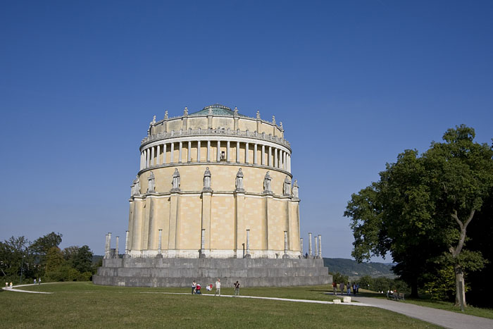 Die Befreiungshalle auf dem Michelsberg. Errichtet wurde sie im Andenken an die gewonnenen Schlachten gegen Napoleon w&auml;hrend der Befreiungskriege in den Jahren von 1813 bis 1815. Auftraggeber des Baus war K&ouml;nig Ludwig I. von Bayern.