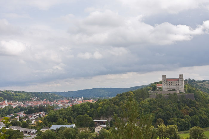 Die Willibaldsburg, das Wahrzeichen Eichst&auml;tts, thront hoch &uuml;ber der Stadt