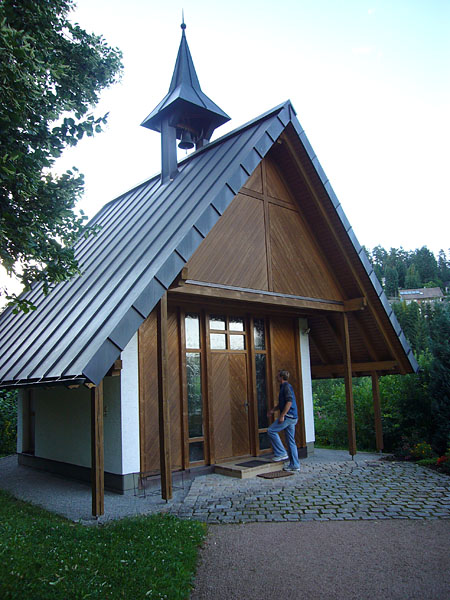 Christian an der Kapelle