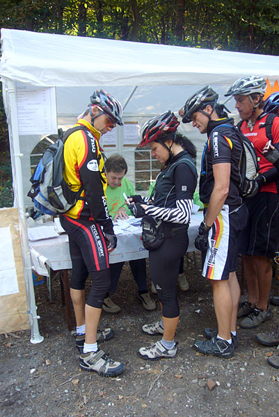J&ouml;rg, Janine und Herbert an der Anmeldung