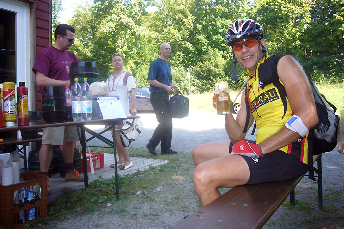 ... zum Abschluss-Freibier im Bike-Lager Neurod ;-)
