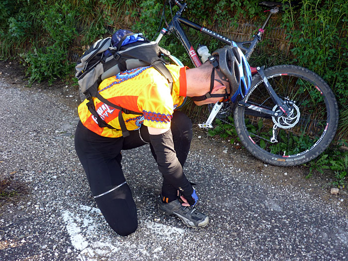 Bj&ouml;rn k&auml;mpft mit den Schuhen