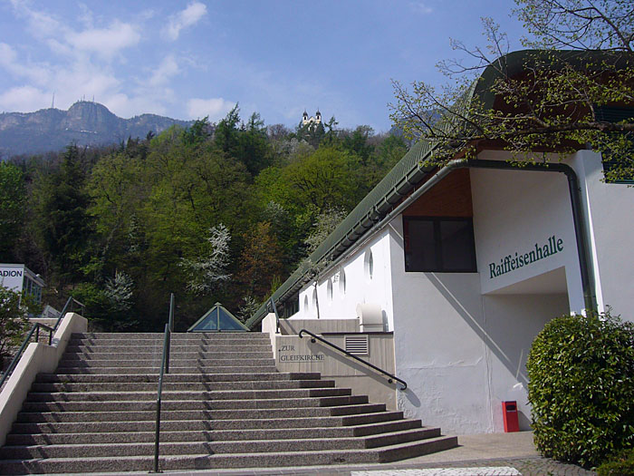 Da ganz hinauf zur Kirche m&uuml;ssen wir nun