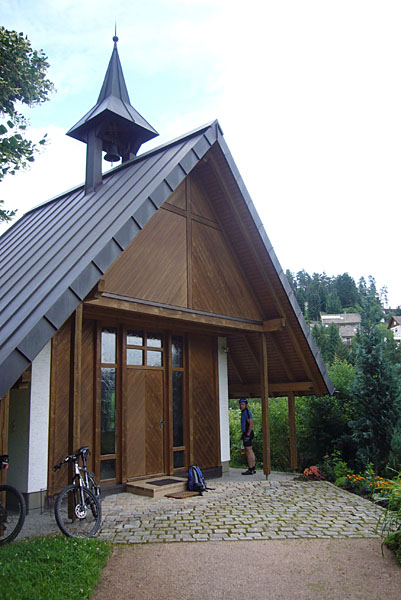 Erste Station an der Kapelle ...