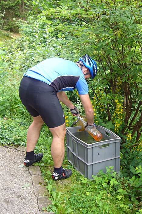 "Weihwasser" holen f&uuml;r einen guten Aufstieg ;-)