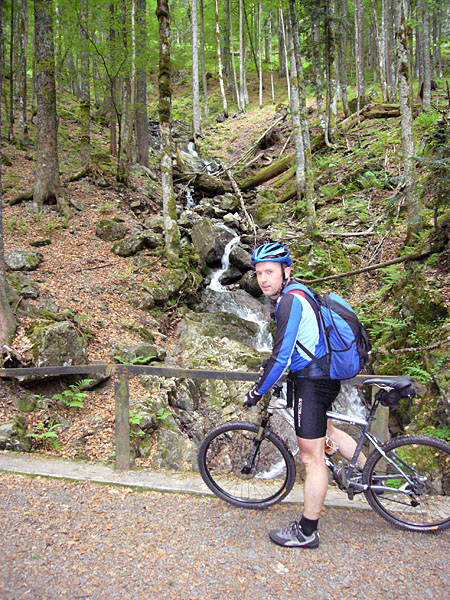 Reinhard am Bachlauf