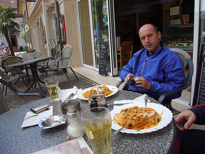 Weil es so k&uuml;hl ist: Spaghetti Bolognese statt Spaghetti-Eis