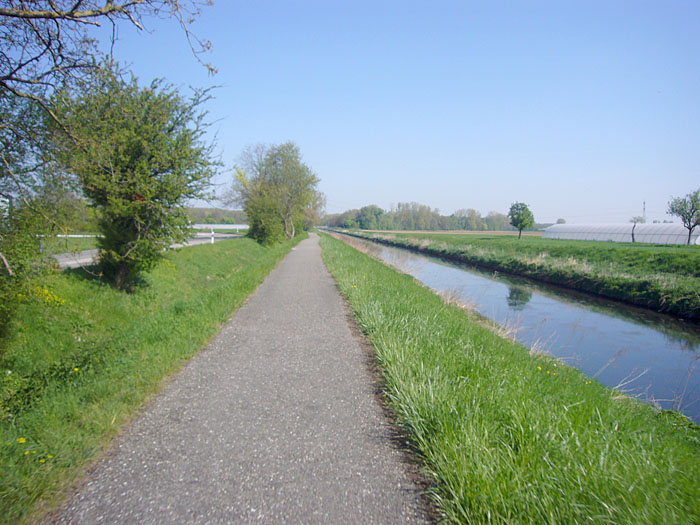 Am Pfinz-Entlastungskanal