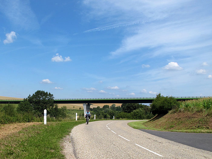 Eine wenig malerische Autobahnbr&uuml;cke