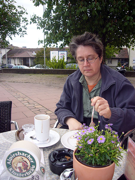 Vor der Abfahrt in Freudenstadt, m&uuml;ssen wir uns zuerst st&auml;rken