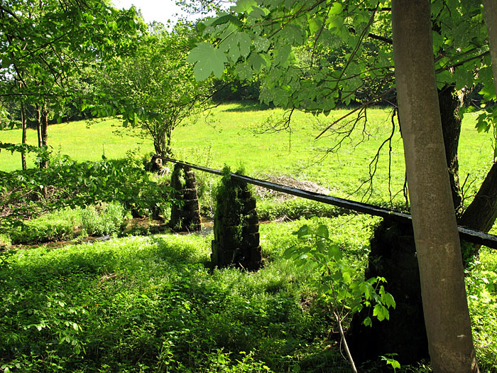 Bachbr&uuml;cke &uuml;ber einen Bach ;-)