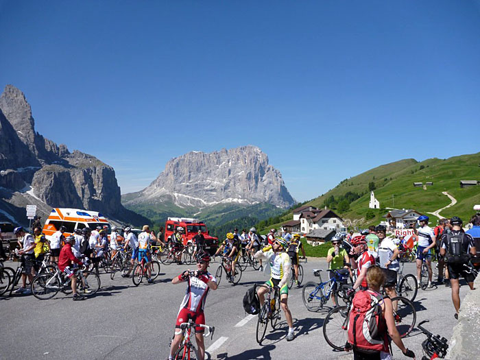 Kurze Verschnaufpause auf dem Passo Campolongo &hellip;