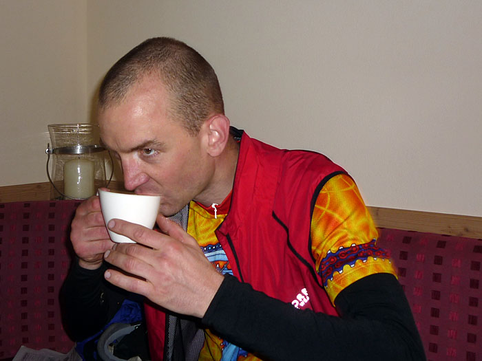 Hei&szlig;er Cappu gegen frierende Knochen