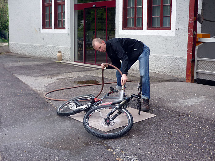 Statt vollbusigen Wash-Girls muss Bj&ouml;rn ran ;-)