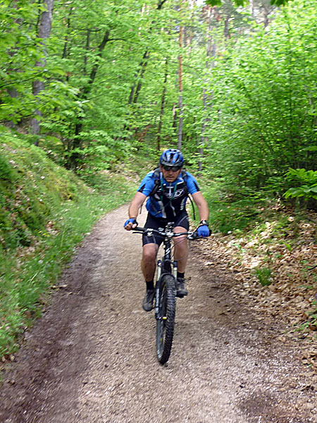 An den Beinen sieht man wie schmutzig der Weg ist ;-)