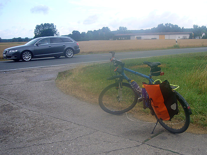 Einsamer Weg am Pfinz Entlastungskanal