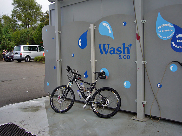 Gl&uuml;ck im Ungl&uuml;ck, am Parkplatz des Autos ist eine Waschanlage, die auch sonntags ge&ouml;ffnet hat!