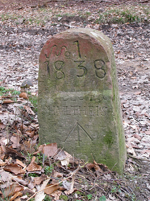 Der Stein scheint schon l&auml;nger da zu stehen ;-)