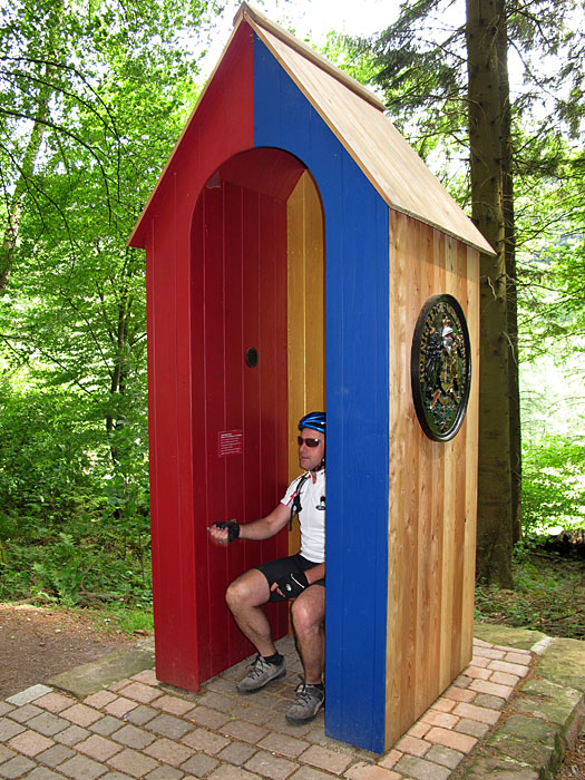 Leierkastenmann: Wenn man an der Kurbel dreht, kommen Infos aus dem Lautsprecher