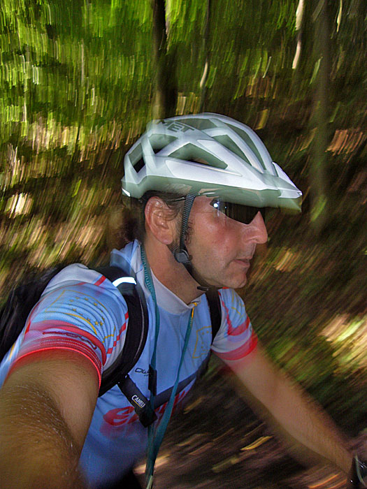 Selbstportrait bei einer ruppigen Abfahrt