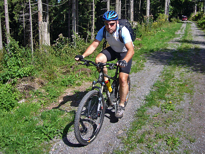 Das Auto im Hintergrund ...