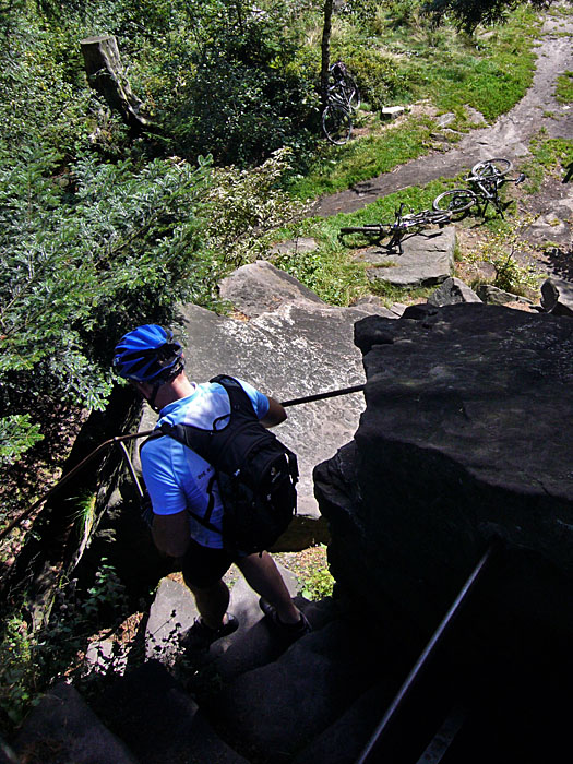 Die R&auml;der liegen m&uuml;de am Fels