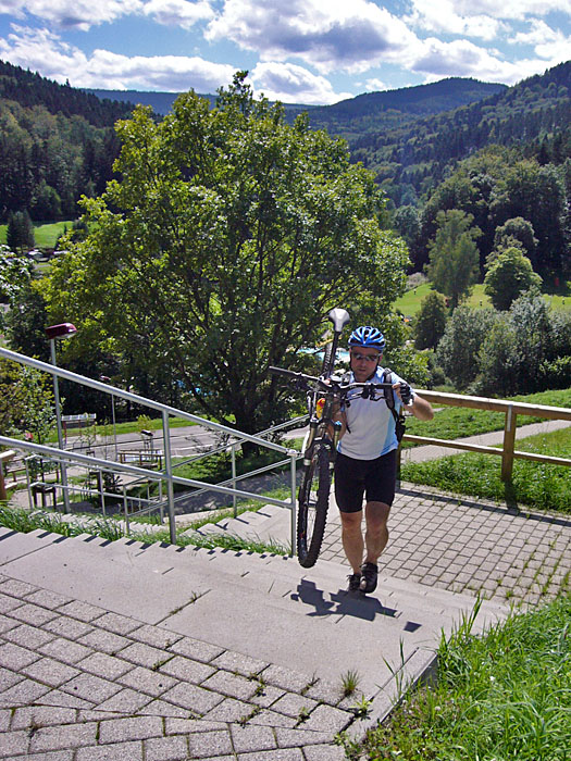 Als wir jung waren, sind wir solche Treppen noch raufgefahren ;-)