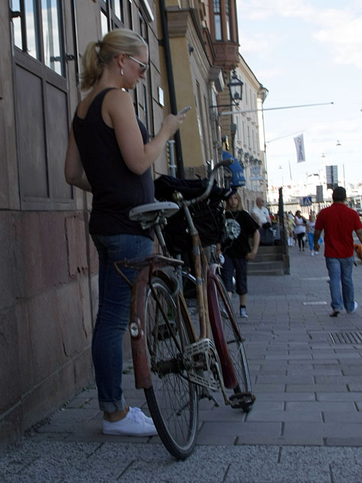 Auch in Stockholm wird st&auml;ndig mit dem Handy herumgespielt