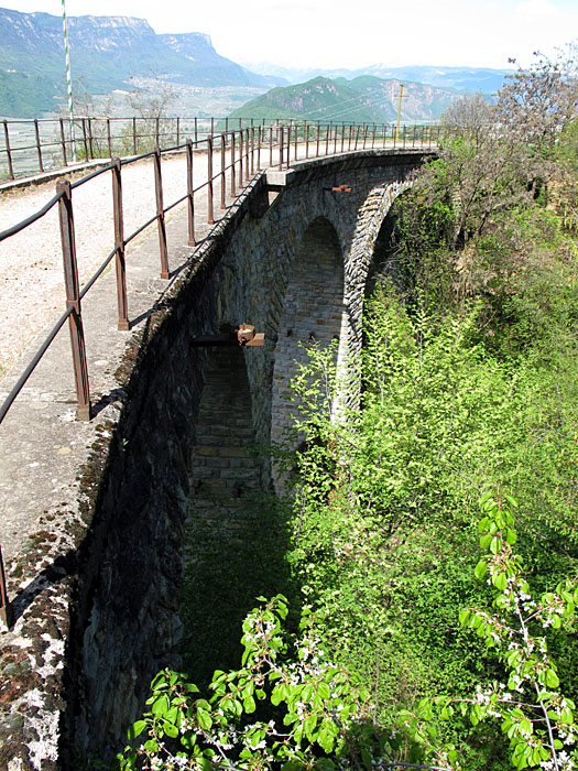 Hier sieht man etwas mehr von der Brücke