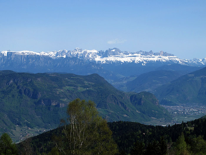 Rechts unten liegt Bozen