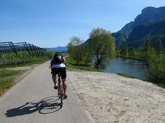 Auf dem Etschtalradweg Richtung Bozen