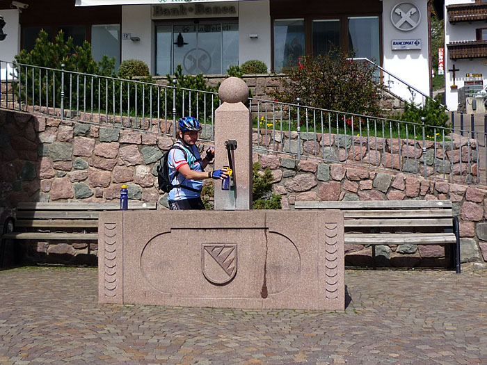 Dringend n&ouml;tig: Auff&uuml;llen der leeren Trinkflaschen