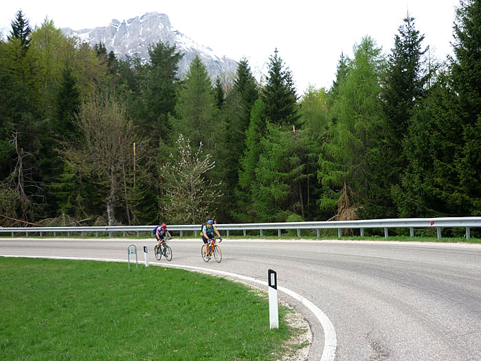 Nach dem wir einige Kilometer auf Asphalt hinter uns gebracht haben ...