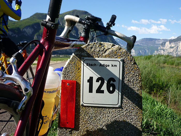 Trotz kurzer Pausen schaffen wir einen Schnitt von >30 km/h