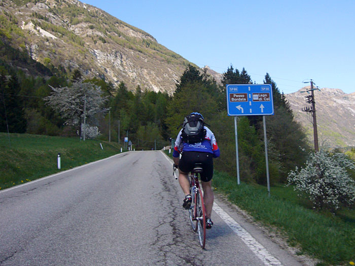 Links hoch, zum Passo Bordala