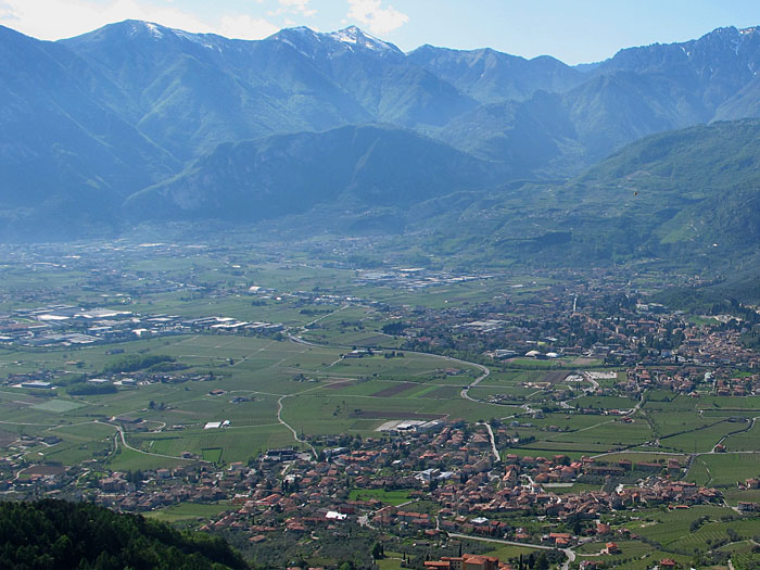 Dort hinunter rollen wir nun