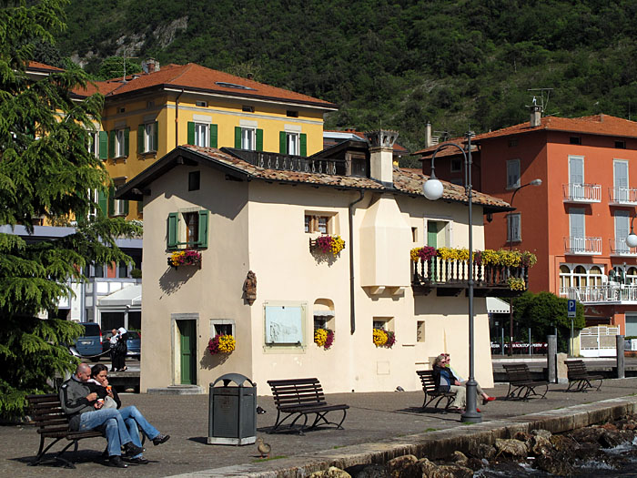 Das alte Haus am Hafen von Torbole